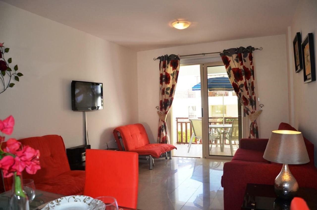 Ground floor one bedroom apartment B2, 3 pools, FREE WIFI Peyia Buitenkant foto